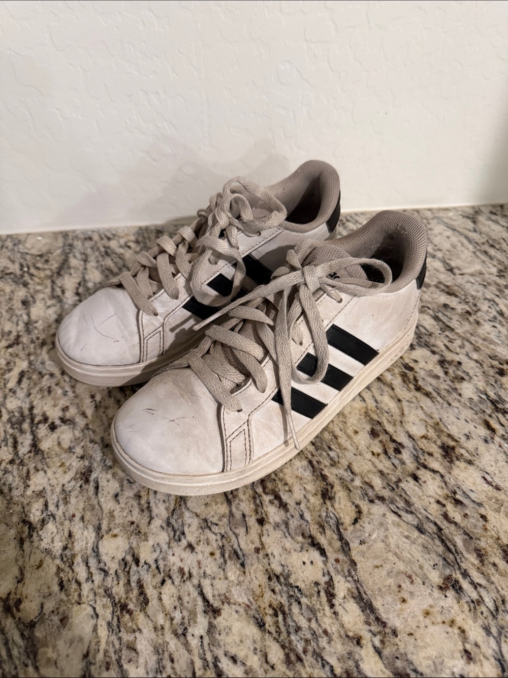 Kids Adidas Low Top Sneakers Size 3